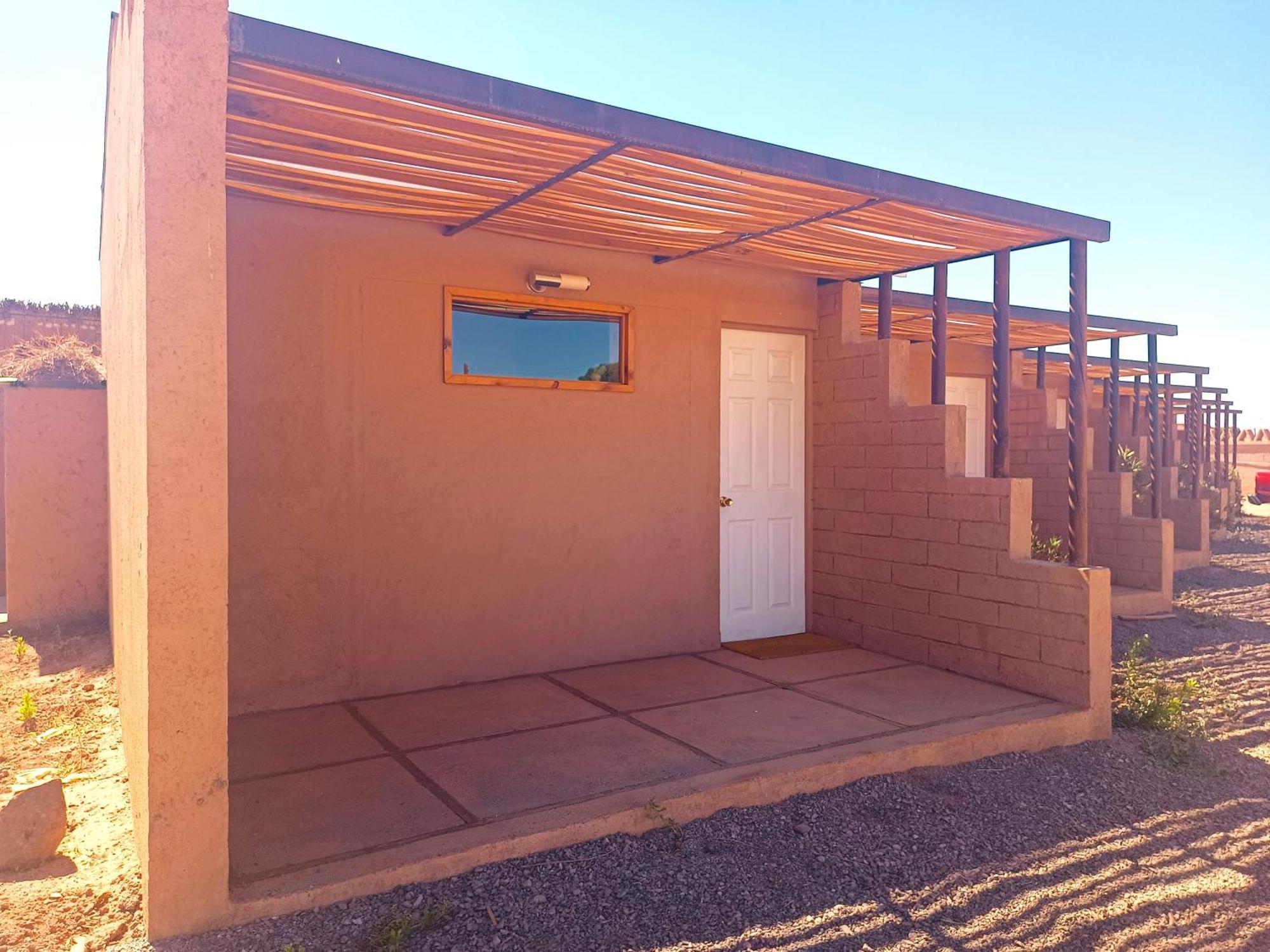 Tiunur Lodge Solor Exterior photo